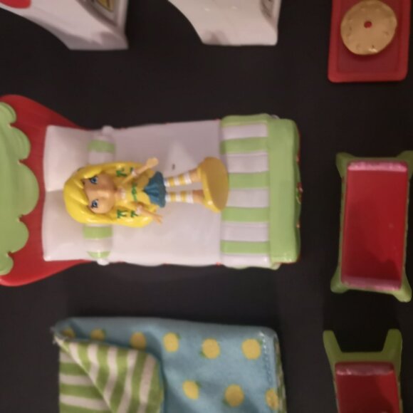 Strawberry Shortcake Toys w/ Berry Sweet Roadster Car & Various Accessories - Picture 4 of 8